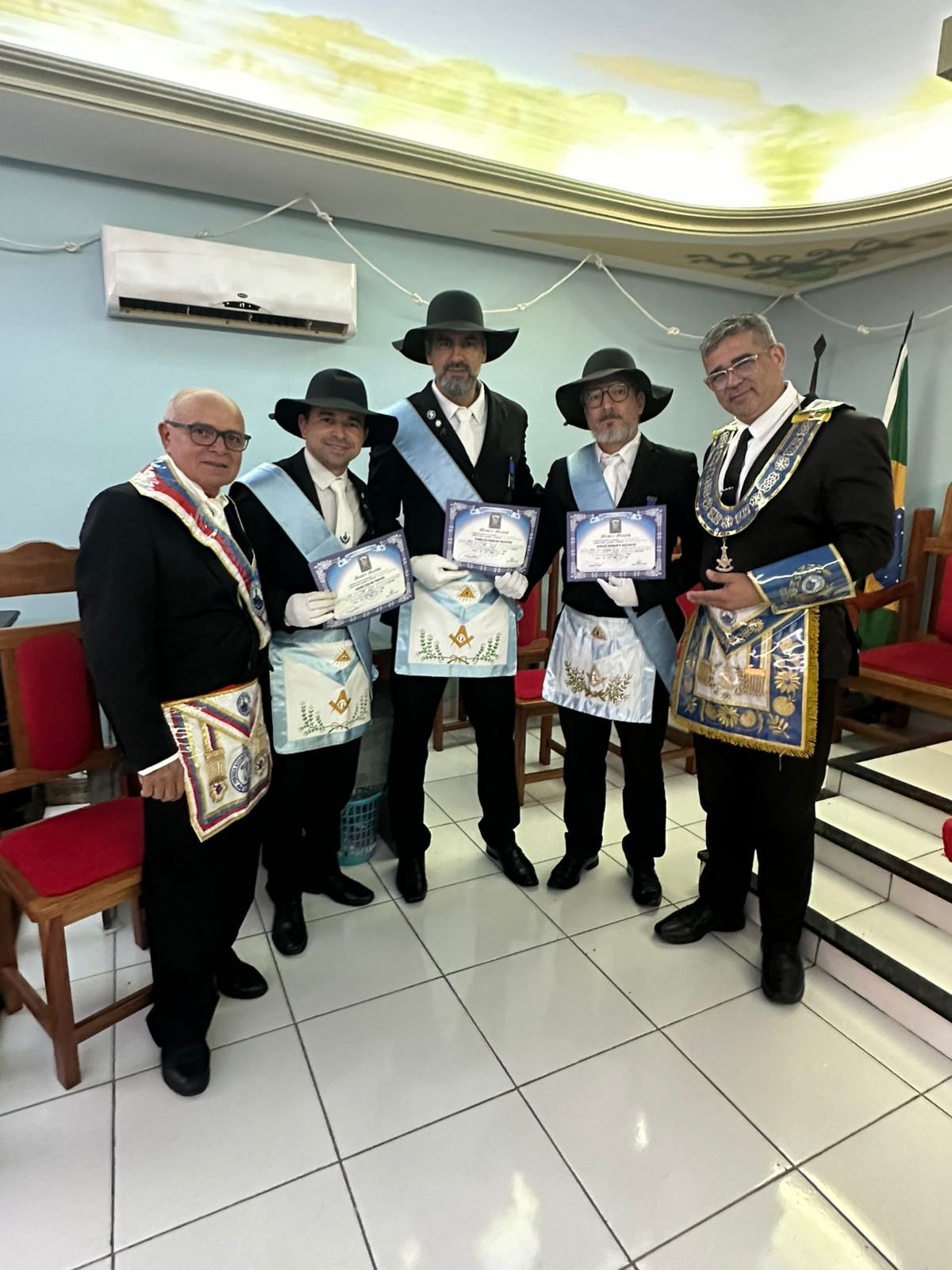Entrega de Diplomas na Loja Mestre ADONHIRAM Fortalece os Trabalhos Maçônicos