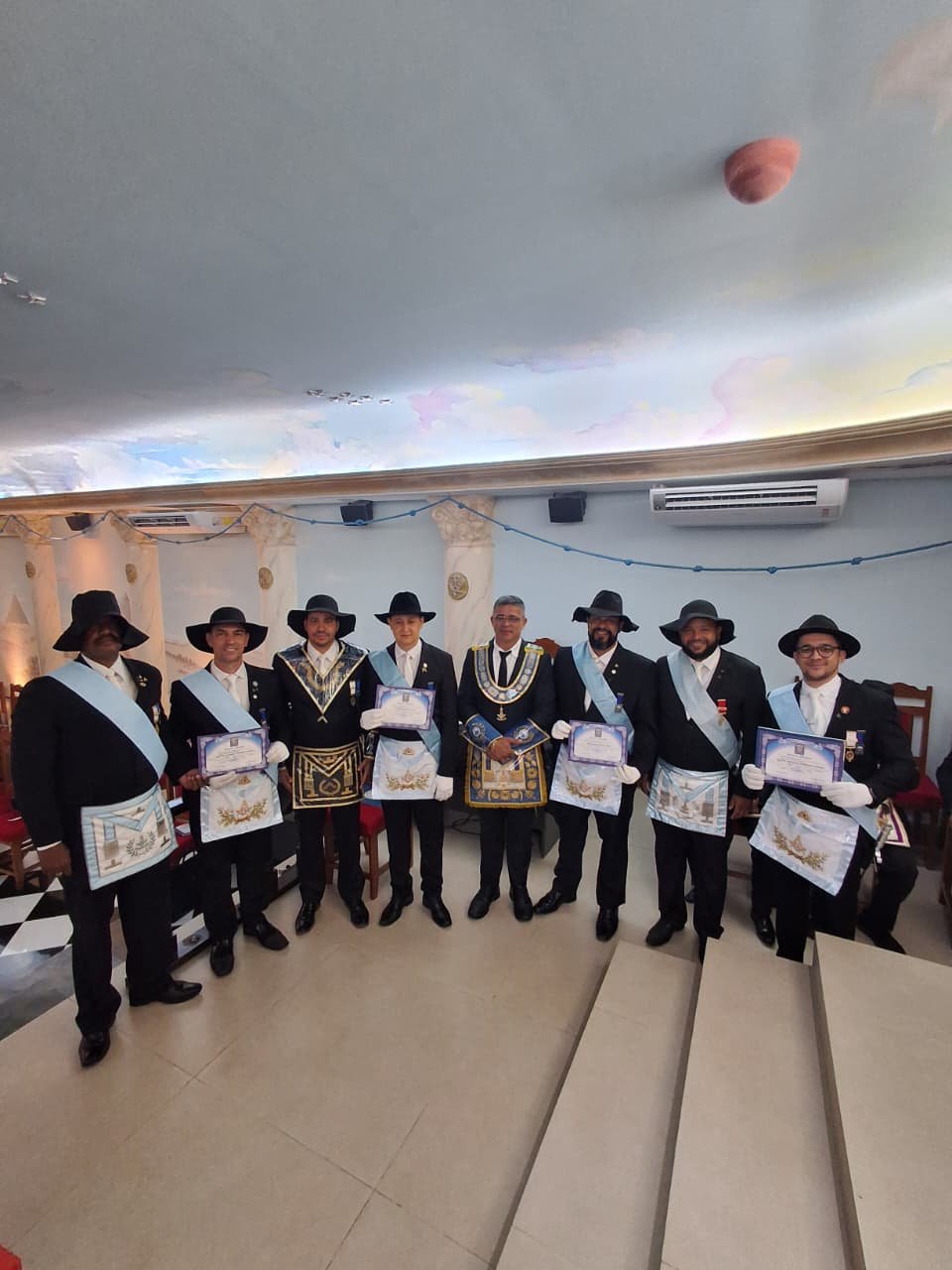 Grão-Mestre Estadual Adjunto participa de Sessão Conjunta e entrega Medalha e Diplomas de Mestre Instalado